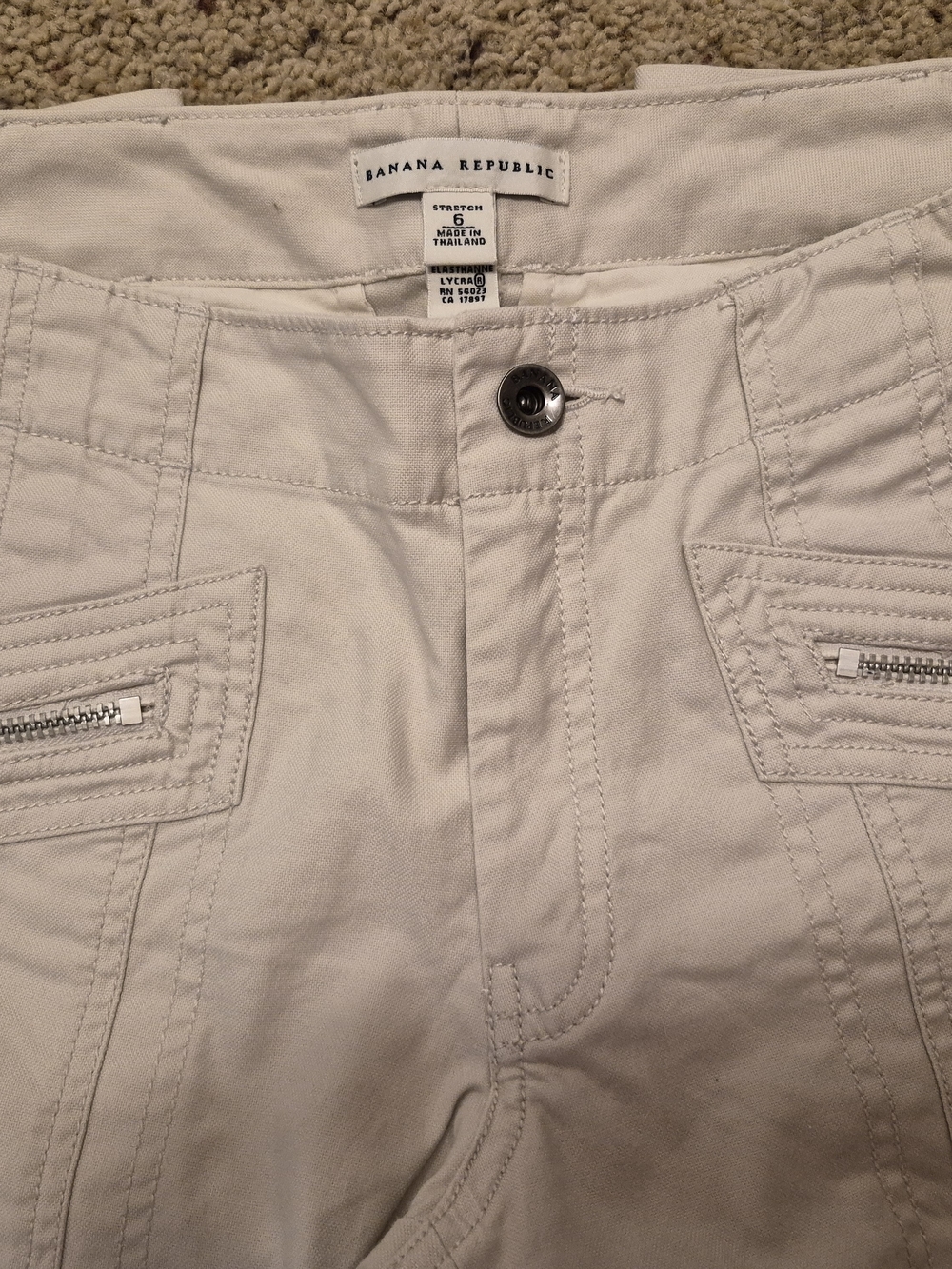 Banana Republic Cream Cargo Capri Pants - Picture 3 of 4